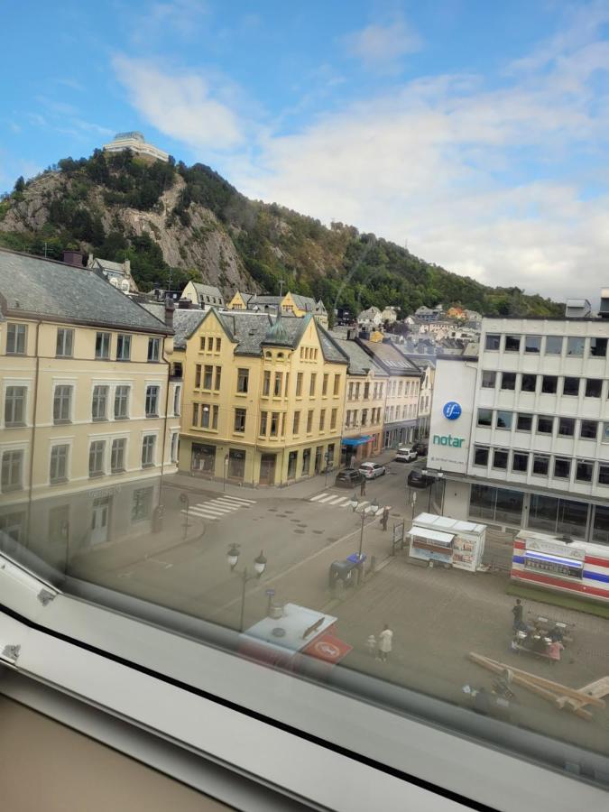 Single Elegant Room I Sentrum- Sea View Alesund Luaran gambar