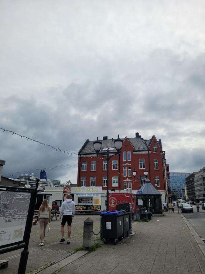 Single Elegant Room I Sentrum- Sea View Alesund Luaran gambar