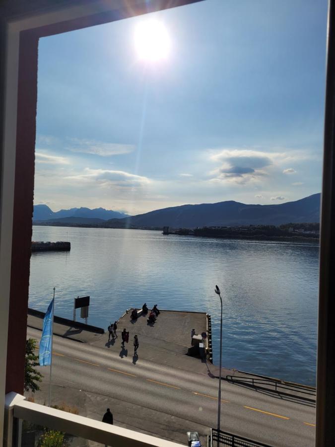 Single Elegant Room I Sentrum- Sea View Alesund Luaran gambar