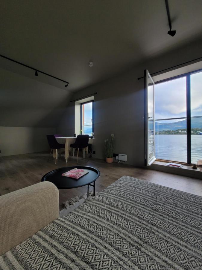 Single Elegant Room I Sentrum- Sea View Alesund Luaran gambar